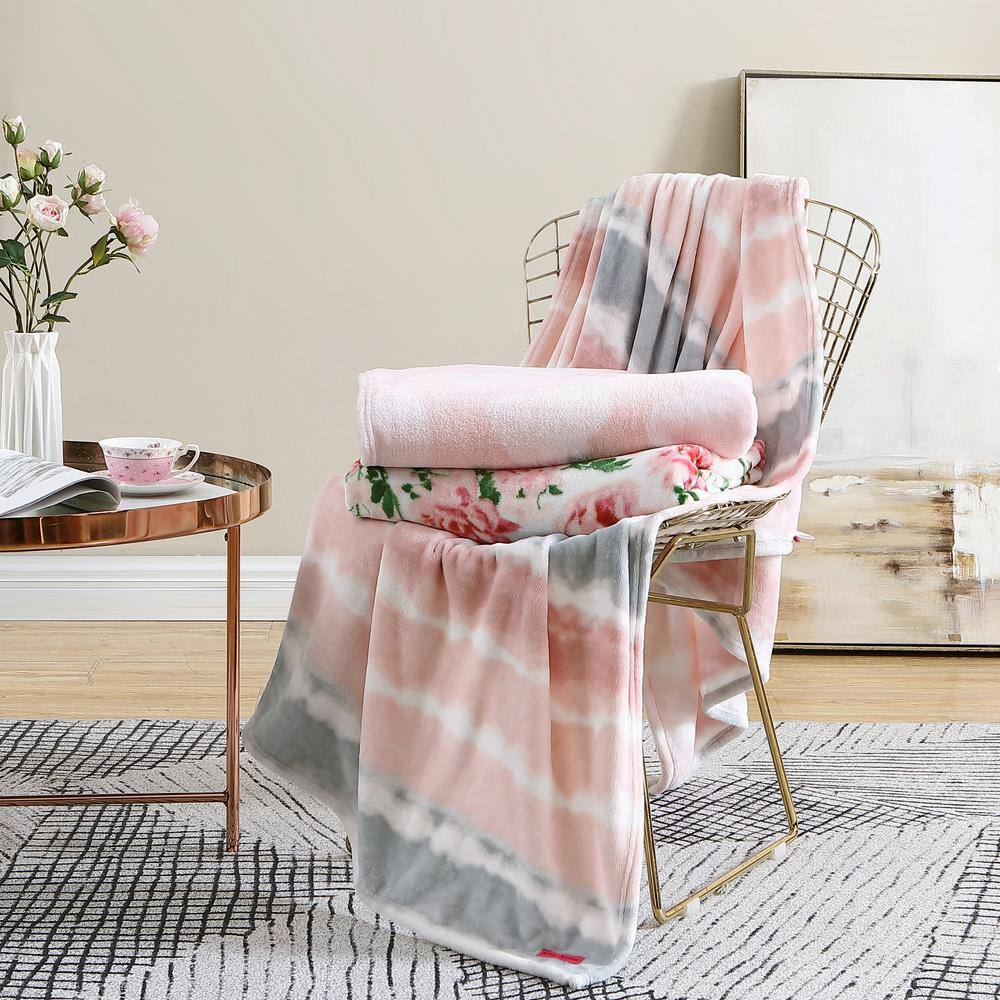 BETSEY JOHNSON Dotted Heart Pink Ultra Soft Plush Microfiber Throw Blanket